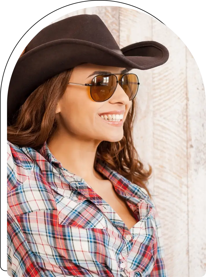 Woman in cowboy hat and sunglasses.